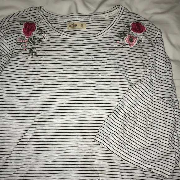 Hollister black and white striped top. - Picture 1 of 5